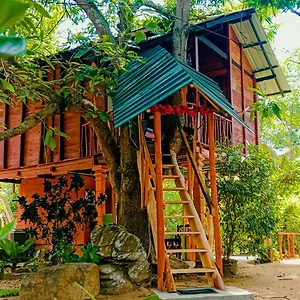 Bed & Breakfast Sigiri Sky & Treehouse, Sigiriya