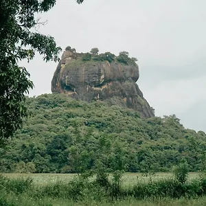 Bed & Breakfast Lakmal ,10 Minutes To Rock, Sigiriya